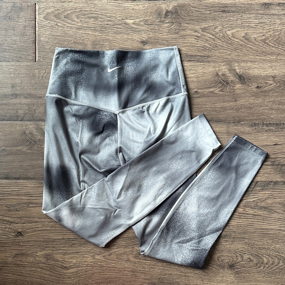 Nike Women’s Black and Gray Leggings